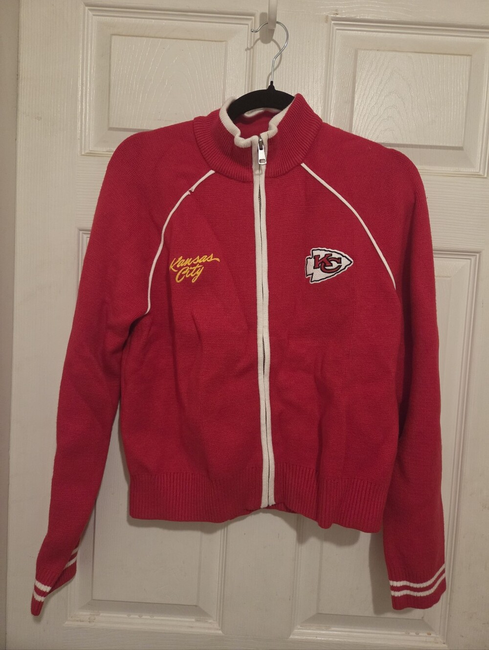 NWT Abercrombie & Fitch NFL Kansas City Chiefs Knit Cardigan M (READ FLAW)